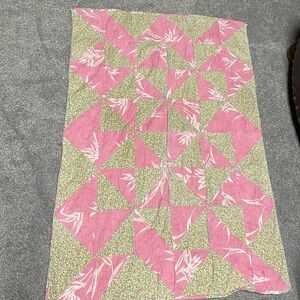 Vintage handmade throw / baby quilt